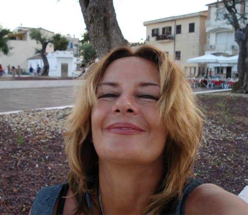 Lavorare gratis, vivere a pagamento