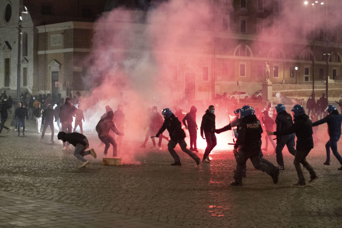 *Strisceremo di notte per non farci vedere